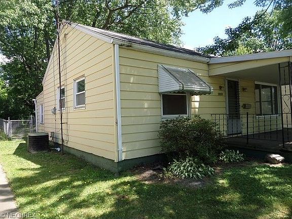 5th image of 1974 Bonnie Brae Ave NE