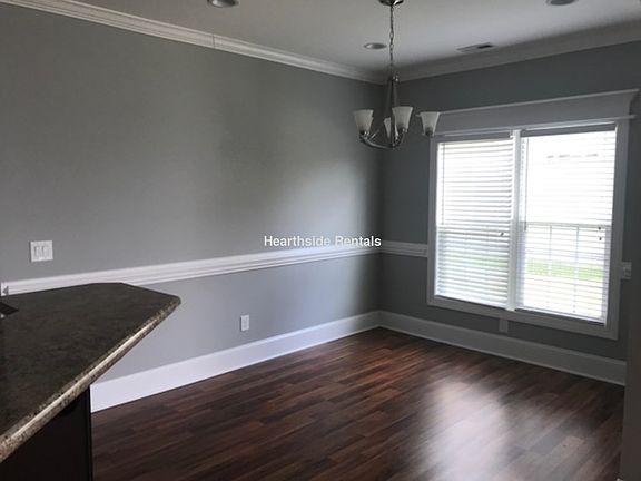 4th image of 2352 B Dovedale Dr