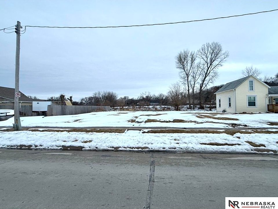 2nd image of 2415 Nebraska St