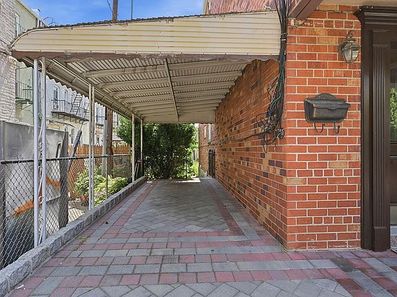 3rd image of 2511 44th St