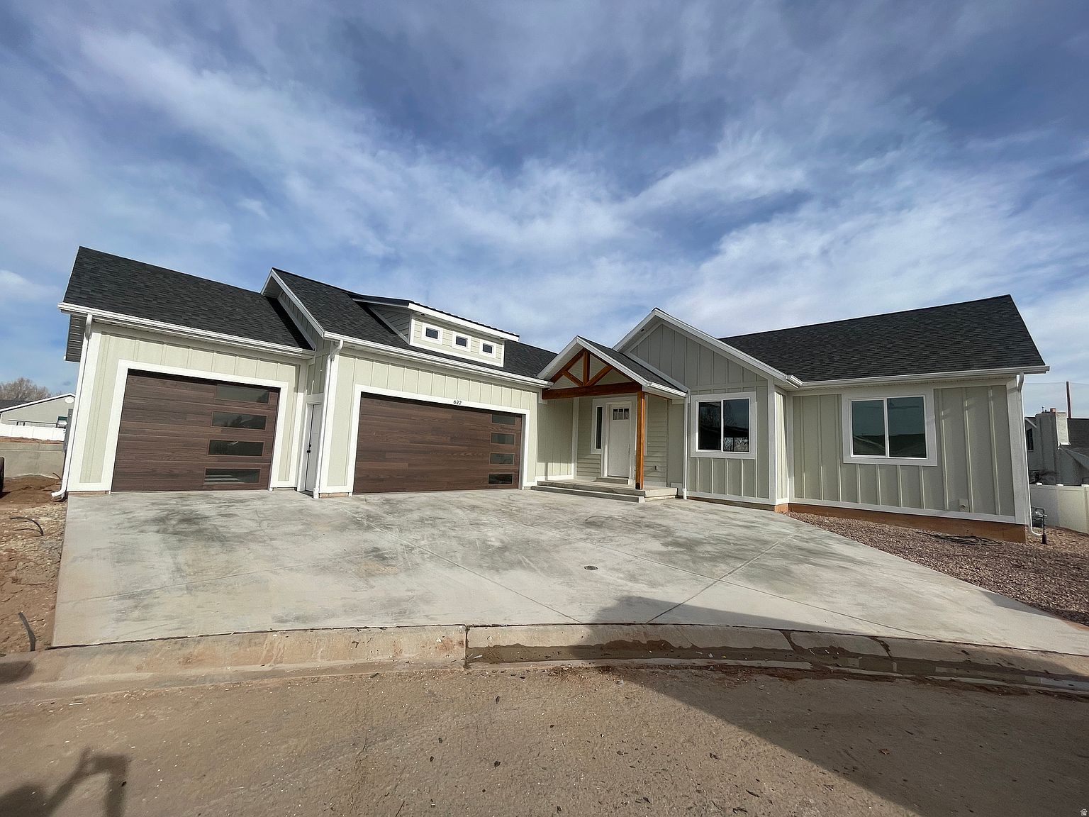 161 N Riviera Dr W