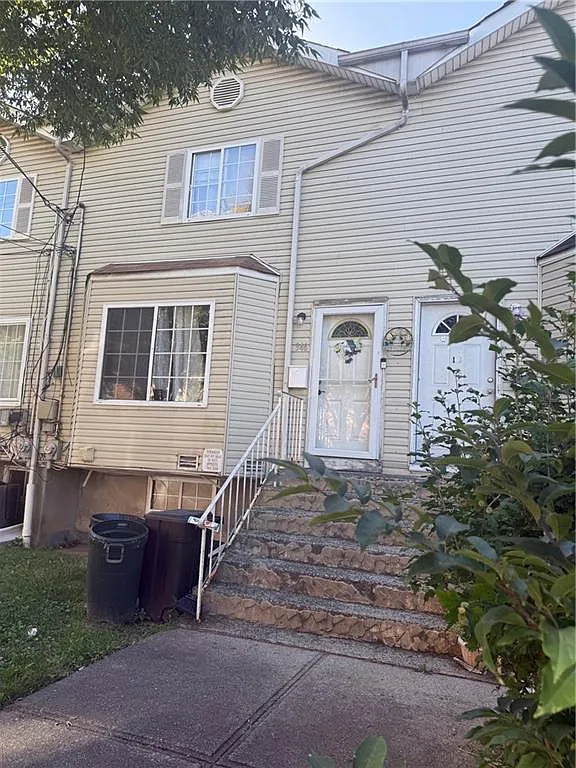 346 Targee St photo 1