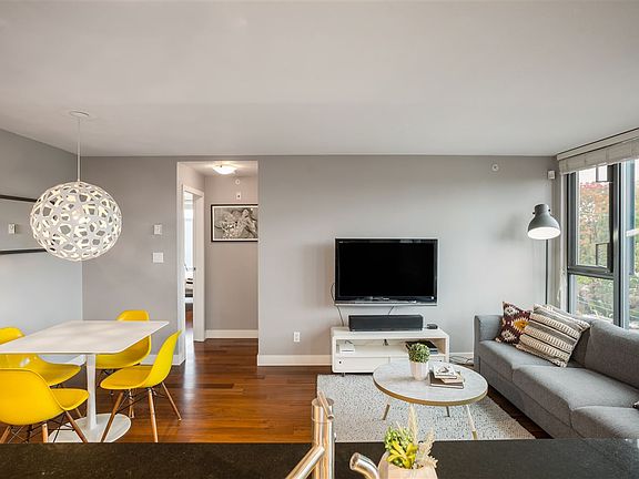 2nd image of 3228 Tupper St #422