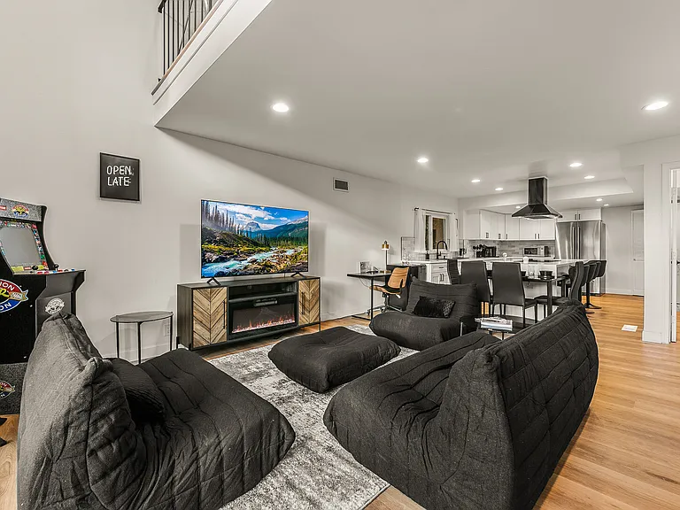 Oak Point Dr — Photo 9