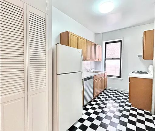 3rd image of 422 61st St #Gg