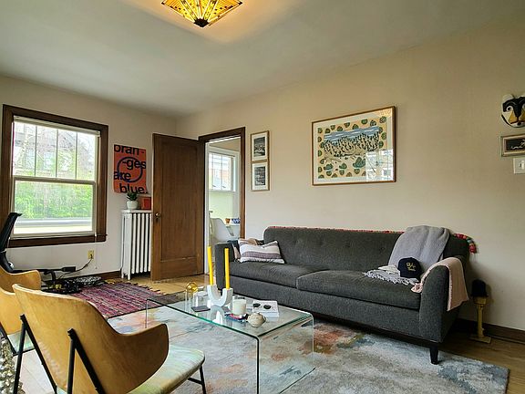 3rd image of 956 10th Ave E #302