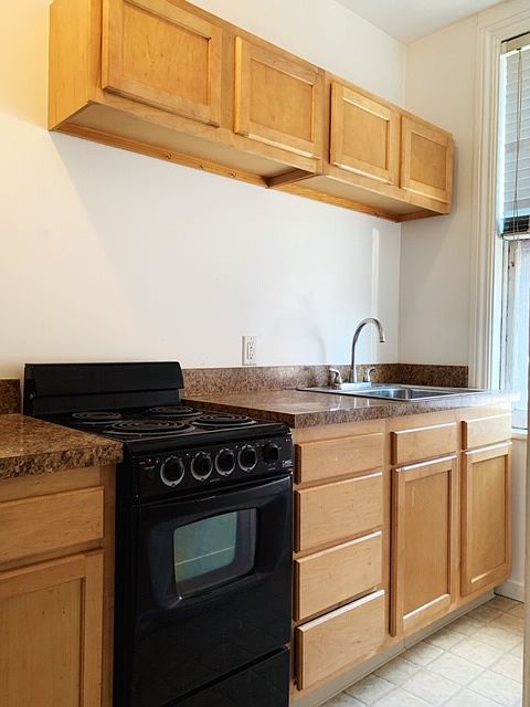 1st image of 252 Cumberland St