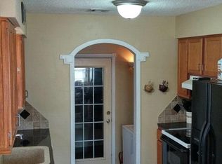 1052 NW 20th St, Moore, OK 73160