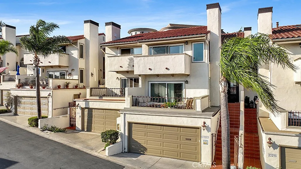 3 bed, 3.5 bath, 2025 sqft, $10,000 — Photo 1