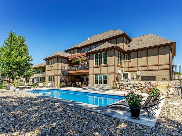 2335 Hearthstone Cir SW, Altoona, IA 50009