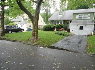 16 University Pl, Parlin, NJ 08859