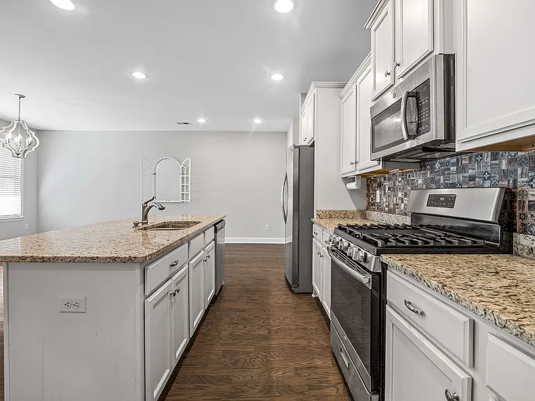 4 Tatum Ln — Photo 16