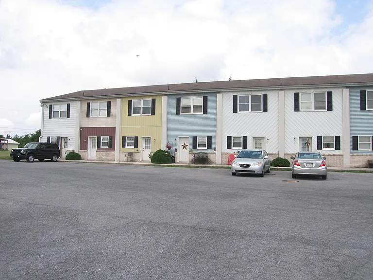 24 Locust St Apt 6 - Front View