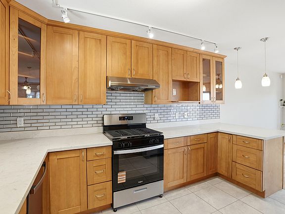 4th image of 221 Emaron Dr