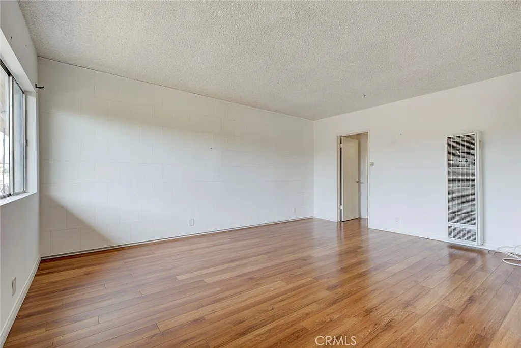 1 bed, 900 sqft, $2,100 — Photo 4