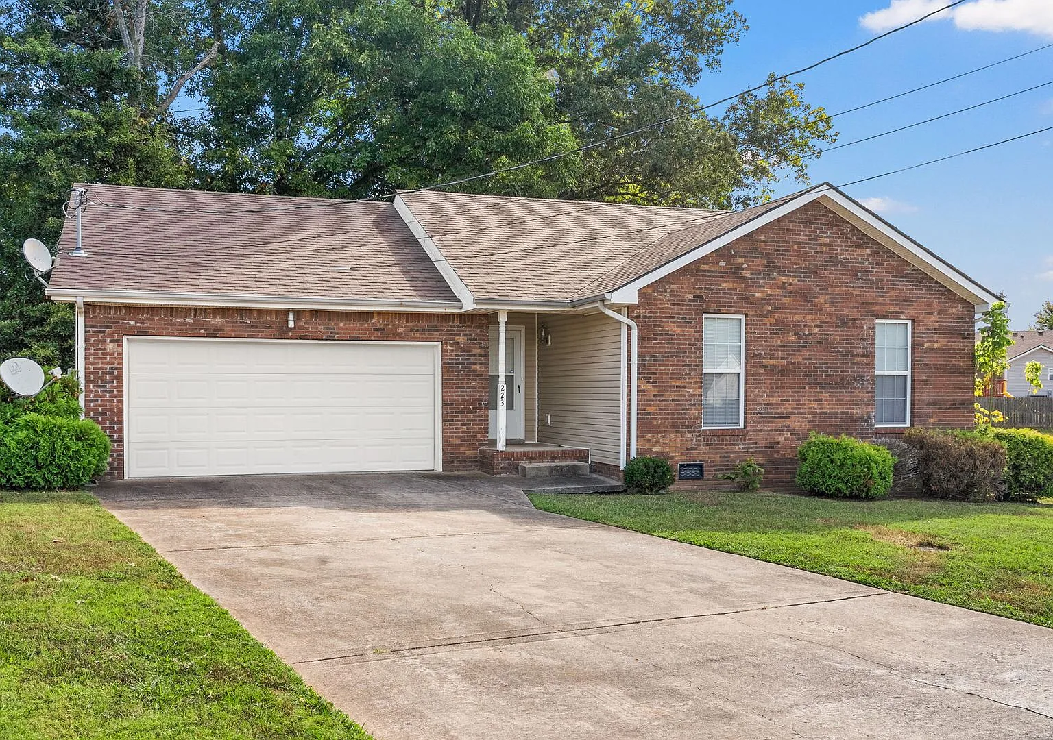 Welcome to 223 Lady Alice Ct — Photo 1