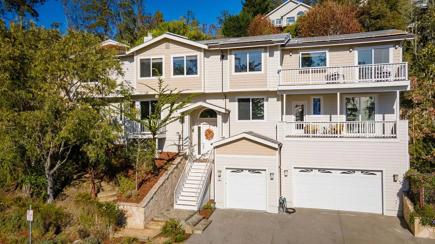 22 Terrace Ave photo 1