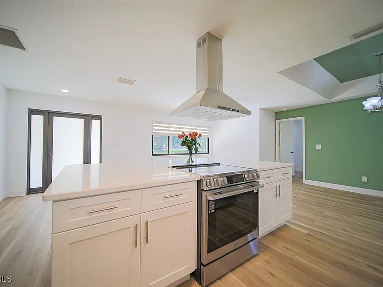 1250 Riverbend Dr — Photo 37