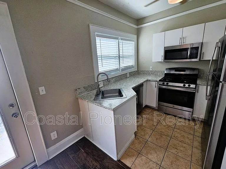 209 S Westland Ave #D — Photo 10