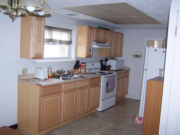 2nd image of 821 W Barnes Ave