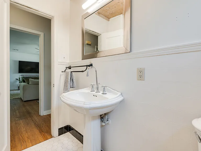 1131 Lombardy Rd — Photo 28