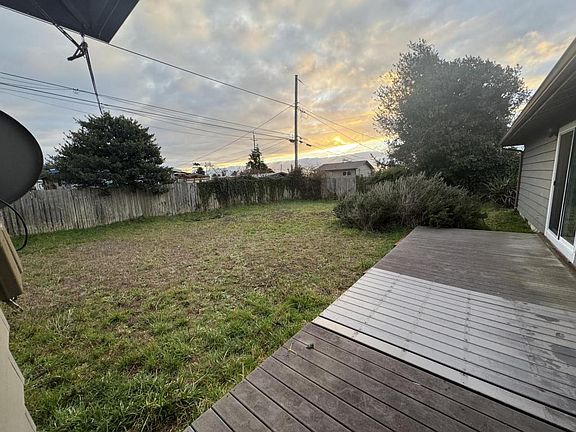 3rd image of 1037 Montgomery Ave