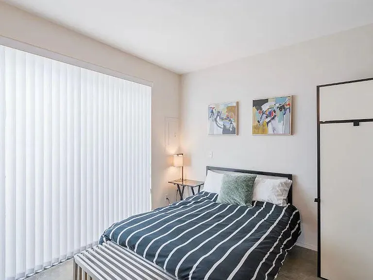 21 NE Wygant St — Photo 10
