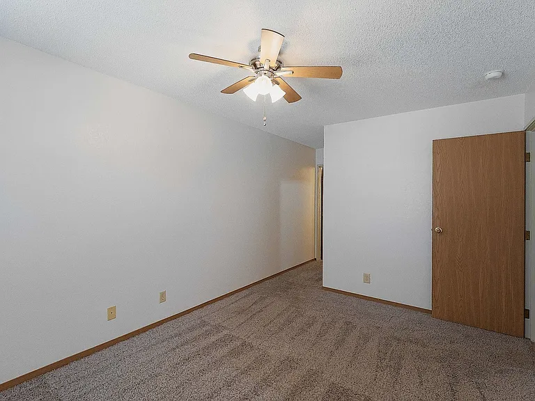 Cambridge Apartments — Photo 47