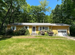 8 Kennedy Cir, Holyoke, MA 01040