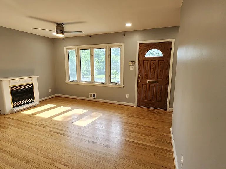 Living Room - 4