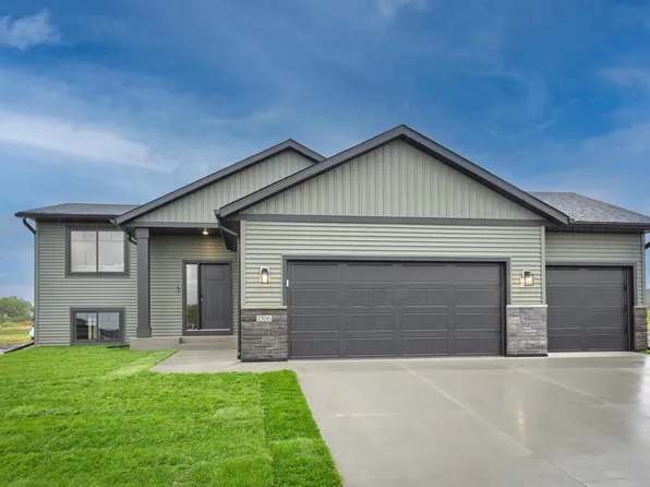 1306 9th Ave NW, Kasson, MN 55944