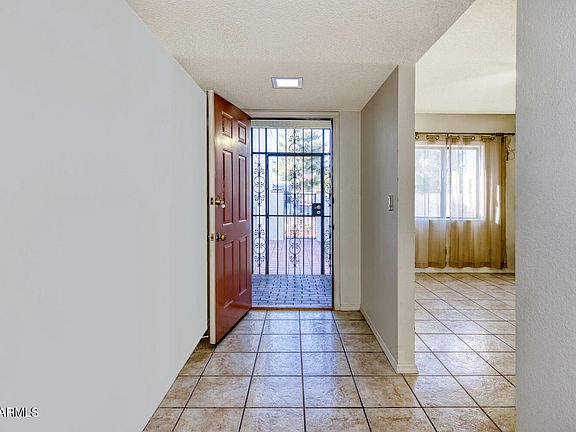 5th image of 1100 Carmelita Dr