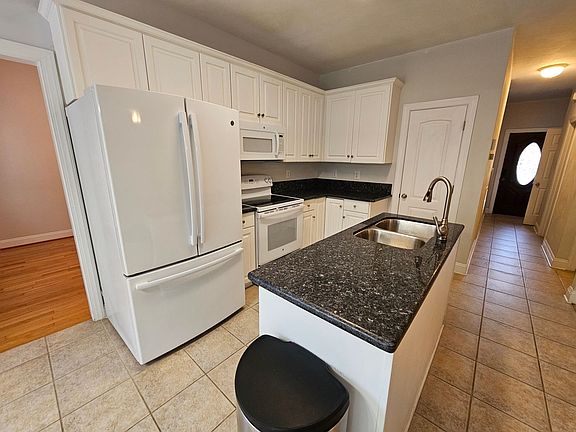 5th image of 118 W Leicester Ave