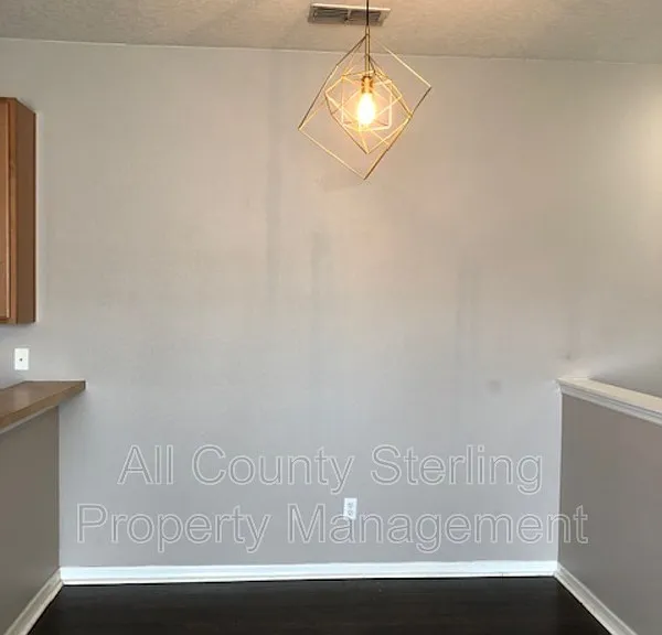 7021 Kirkland Way — Photo 9