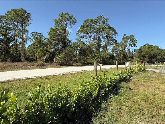 4th image of 28119 Crescent Lake Dr