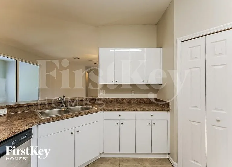 820 Poinsettia Ave — Photo 8