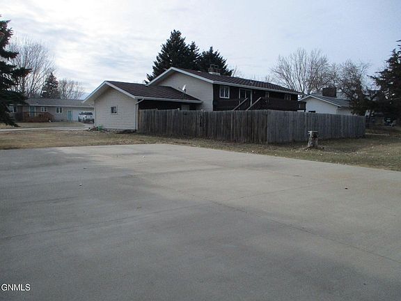 3rd image of 1107 Cannon Ln