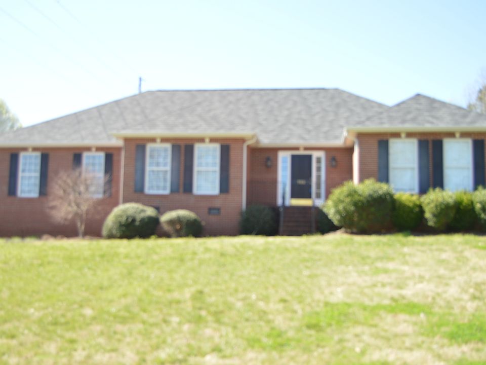 1st image of 900 Weymouth Dr