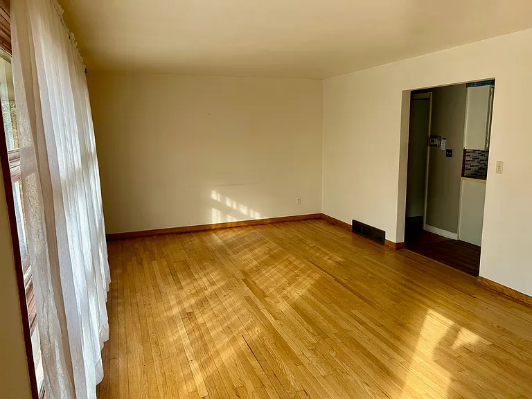 245 Winchester Rd — Photo 3