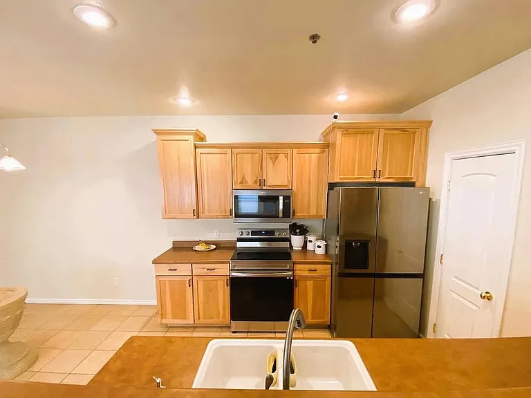 1912 Hollyhock Cir — Photo 8