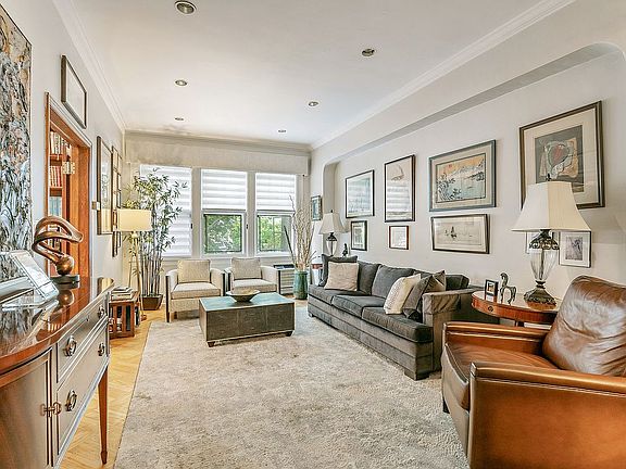 2nd image of 744 Rugby Rd #1