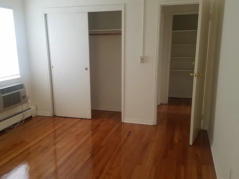 Christopher Court — Photo 3