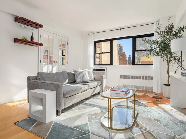 181 East 73rd Street image 2 of 10