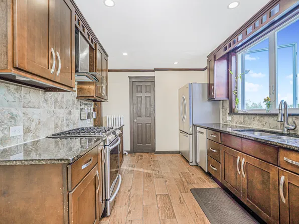 11 Bayview Place image 8 of 33