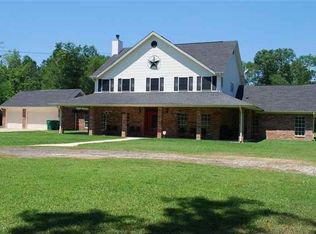 522 Lawrence Ln, Sour Lake, TX 77659