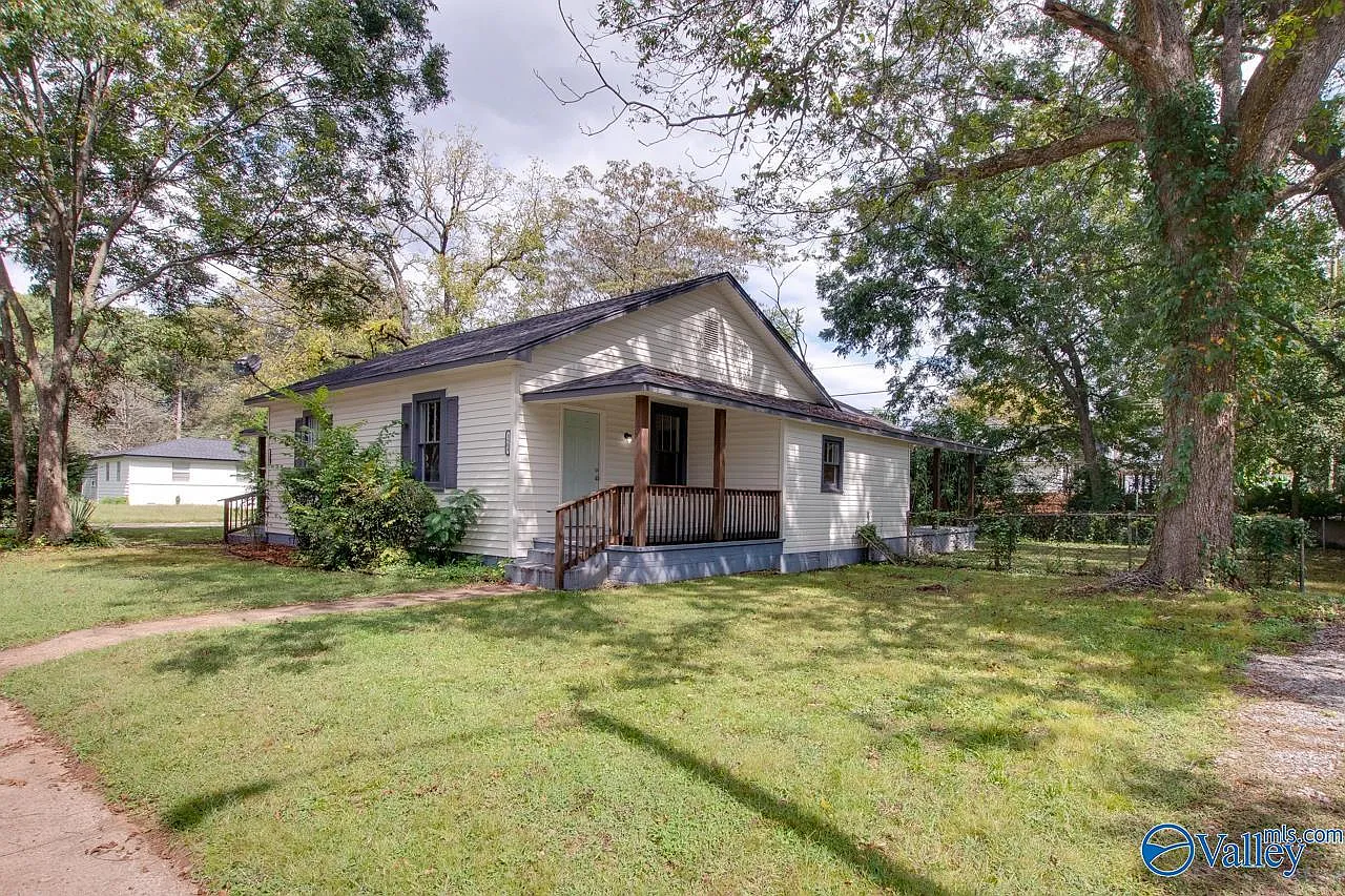 2 bed, 1.0 bath, 914 sqft, $950 — Photo 1