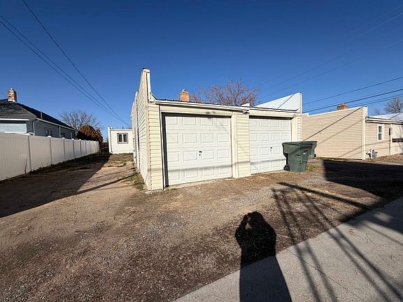 4th image of 631 Belford Ave