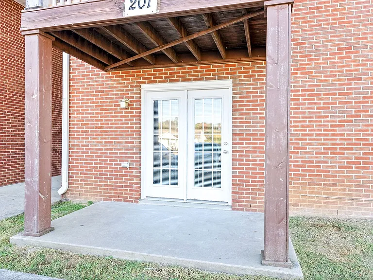 2 Bedroom Apartment For Rent Near Post! — Photo 20