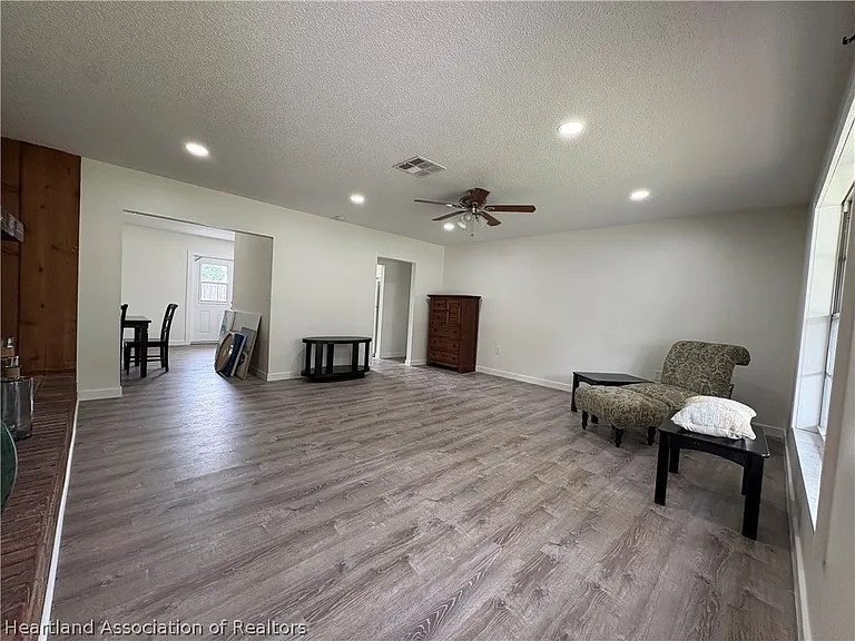 1008 Lagrande Blvd — Photo 3