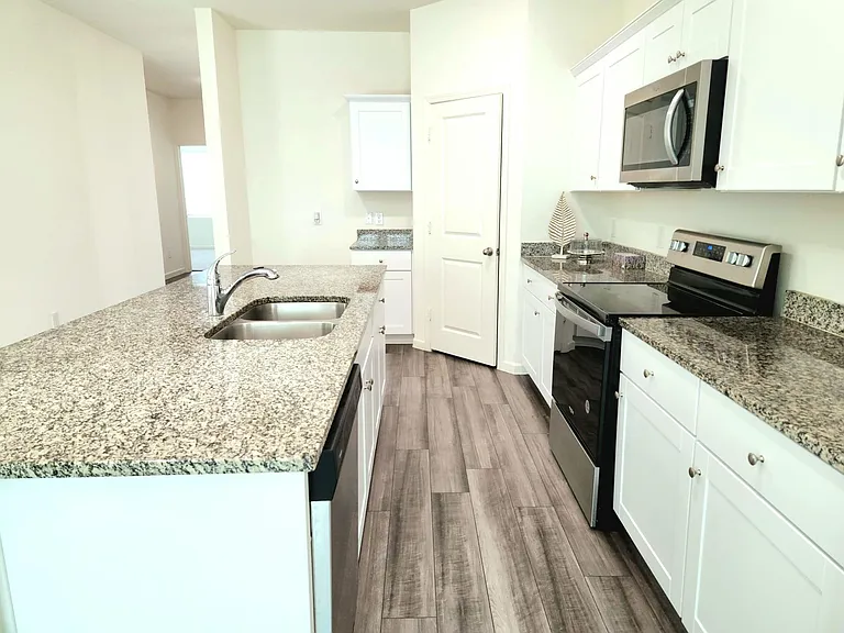 724 Crestridge Dr — Photo 5